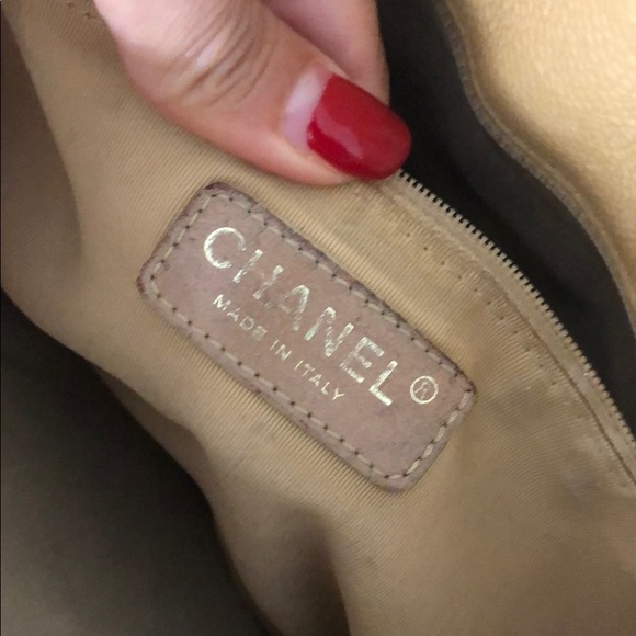 💯 % authentic Chanel handbag - Picture 4 of 11